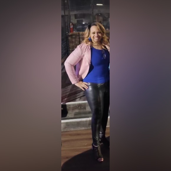 Meet your Posher, Pamela - Picture 1 of 2